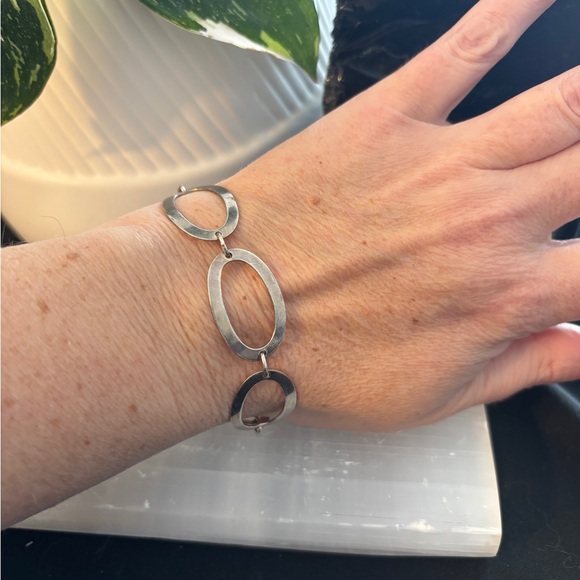 Modern Sterling Silver Oval Link Bracelet – 7” – 11 Grams – Minimalist Statement - Picture 2 of 3